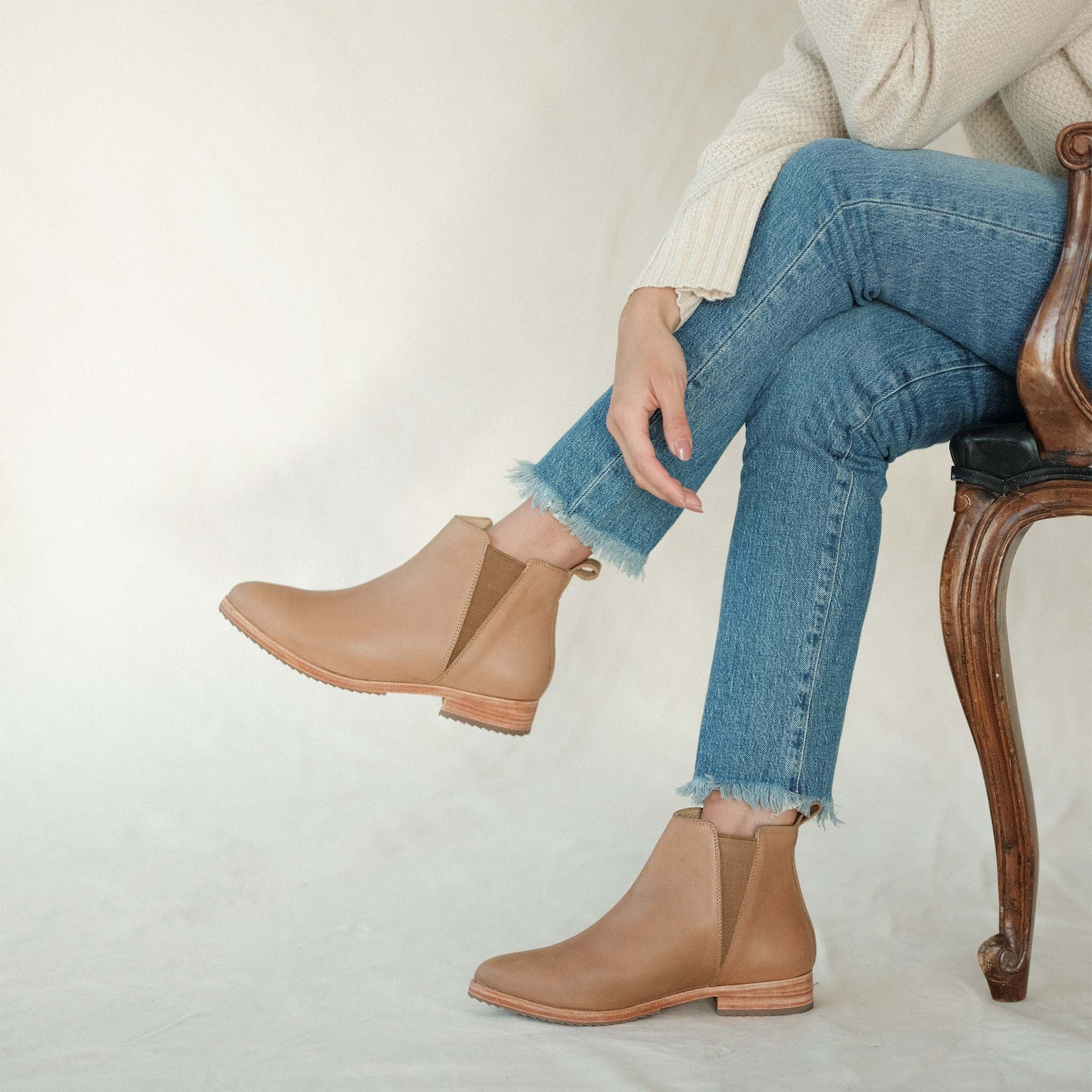 Womens | Classic Chelsea Boot | Almond