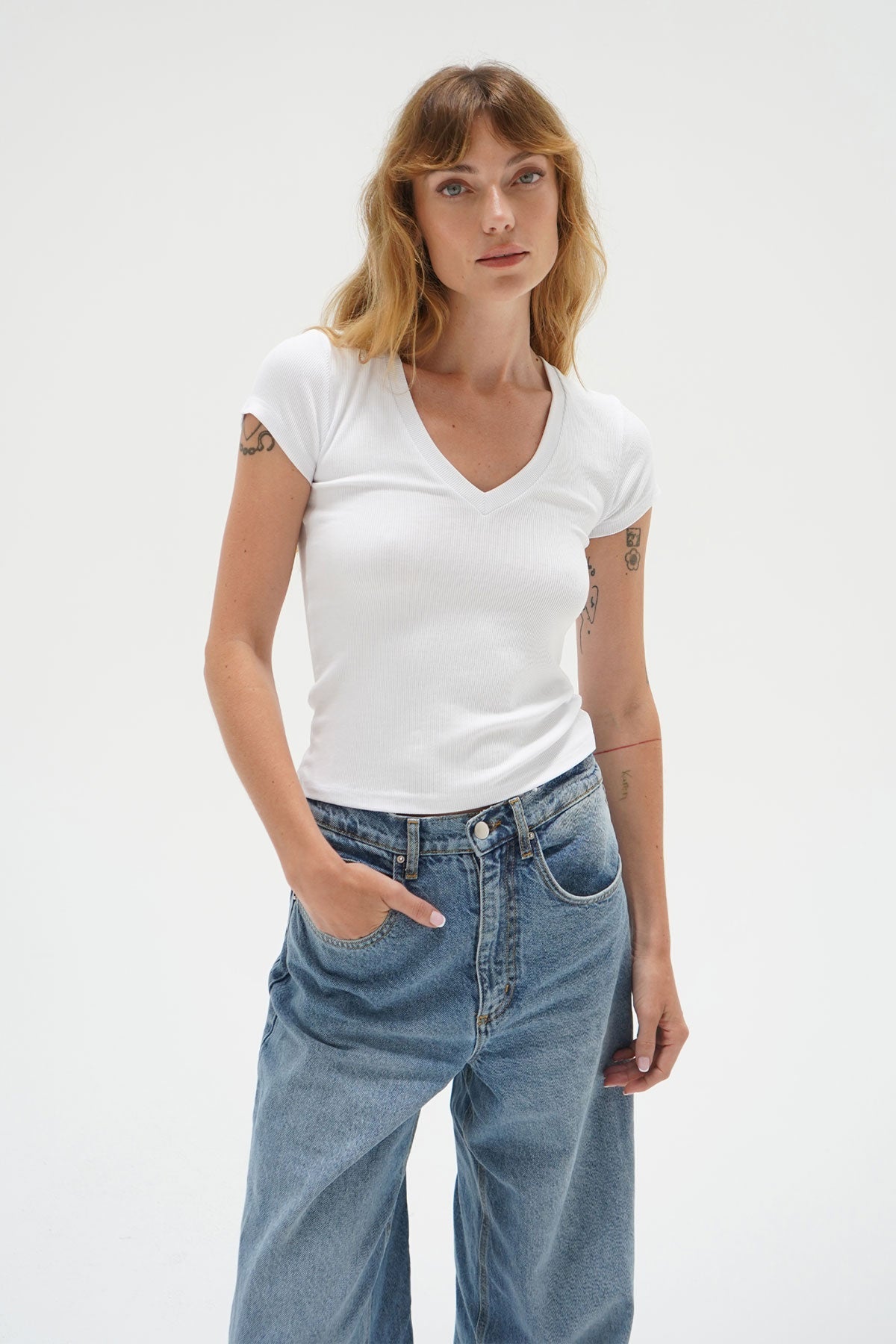 LNA Fitted Rib V Neck Tee in White