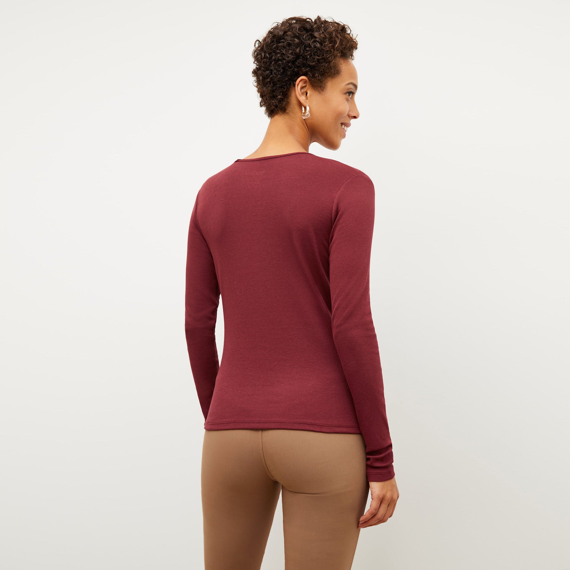 Front image of a woman sitting wearing the Foster Pant—Everstretch in Saddle | Exclude